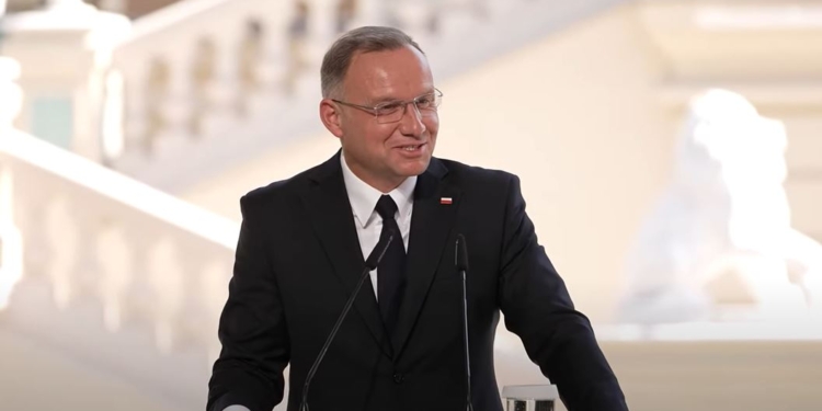 Дуда пообіцяв подзвонити Зеленському, щоб українці не добивали втікаючих росіян. Що відповів президент України (ВІДЕО)