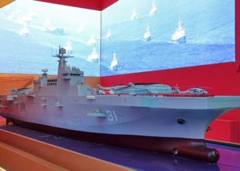 Китай будує найбільший десантний корабель у світі: в США стурбовані прискоренням виробництва