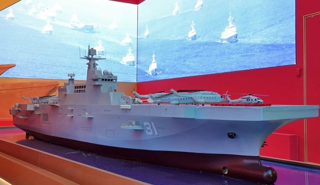 Китай будує найбільший десантний корабель у світі: в США стурбовані прискоренням виробництва