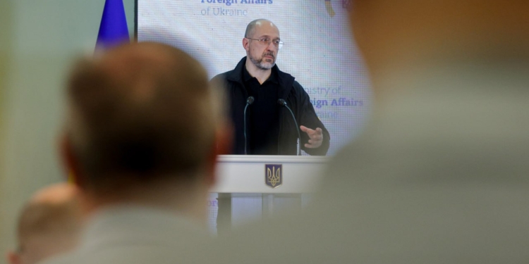 Наступного року Україна потребуватиме щонайменше $38 млрд. зовнішніх надходжень, – Шмигаль