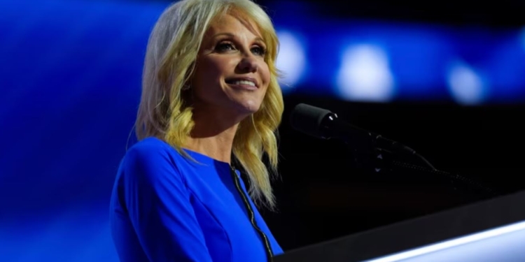 Колишня радниця Трампа Келліенн Конвей зареєструвалася як лобістка на користь Фонду Пінчука