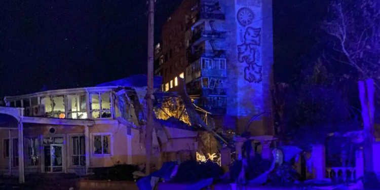 Окупанти поцілили в готель з журналістами у Краматорську – постраждали наш та репортери з Британії та США