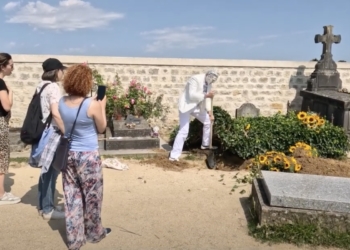 Білорус у Франції намагався розкопати могилу ван Гога, його затримали з лопатою на кладовищі (ВІДЕО)