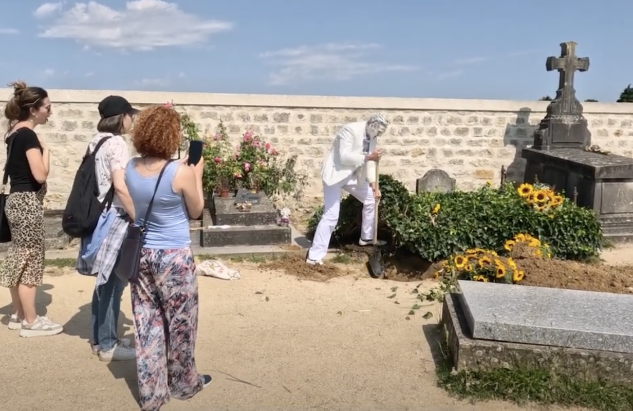 Білорус у Франції намагався розкопати могилу ван Гога, його затримали з лопатою на кладовищі (ВІДЕО)