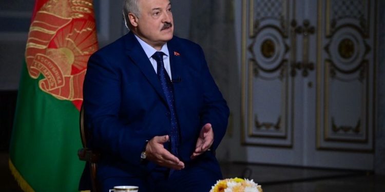 Лукашенко закликав сісти за стіл переговорів і закінчити «цю бійню»