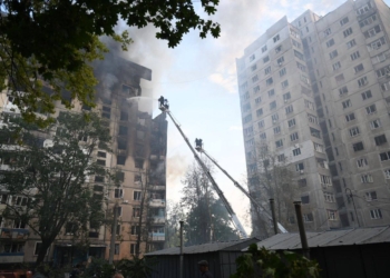 Внаслідок удару КАБом по будинку в Харкові 7 загиблих і 97 поранених, багато дітей