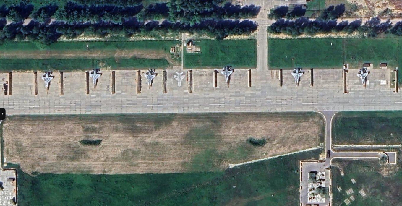 МіГи з “кинджалами” злітатимуть рідше? У що поцілили наші дрони на аеродромі “Саваслейка” (ФОТО)