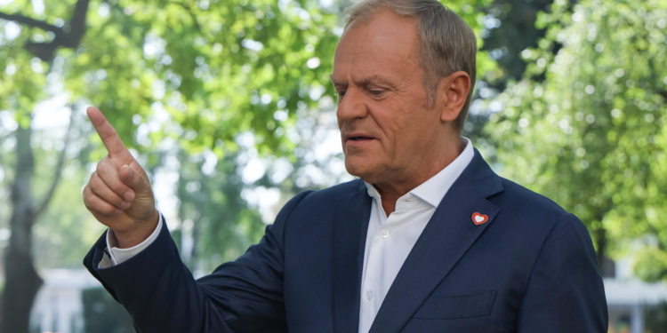 Прем’єра Польщі розлютив очільник МЗС України Кулеба, і поки ми не визнаєм “Волинську різню”, шляху в ЄС нам не буде