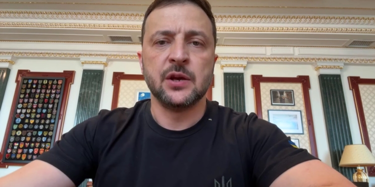 Зеленський подякував за результативні атаки по авіабазі «Саваслейка» і нагадав, що, чим сміливіше рішення партнерів, тим менше можливостей у путіна (ВІДЕО)