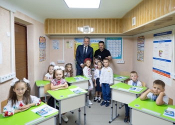 Зеленський разом з Прем’єр-міністром Нідерландів у Запоріжжі відвідали Перший урок (ФОТО)