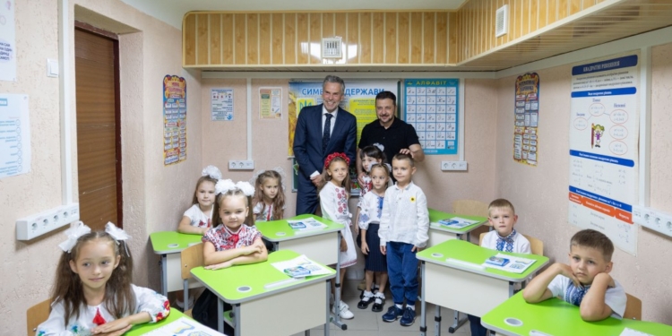 Зеленський разом з Прем’єр-міністром Нідерландів у Запоріжжі відвідали Перший урок (ФОТО)