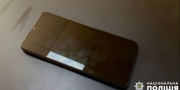 Вихопив із рук хлопчика телефон – у Миколаєві оперативно затримали чоловіка за пограбування (ВІДЕО)