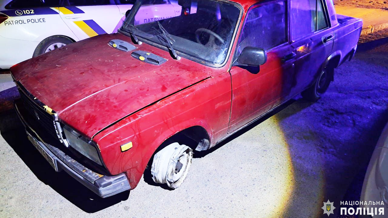 Двох молодих зловмисників, які у Миколаєві вкрали стареньку автівку, швидко розшукали