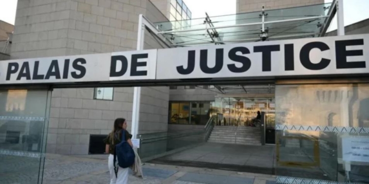 Жах у Франції – там судять збоченця, який 10 років запрошував незнайомців на згвалтування своєї дружини