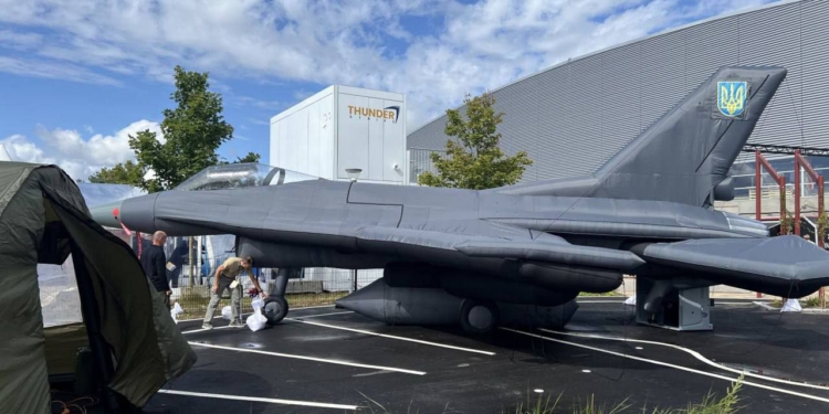 Українська ракетна установка, яку «знищили» росіяни, виявилася чеським макетом. У Чехії вже випускають макети F-16 (ФОТО, ВІДЕО)