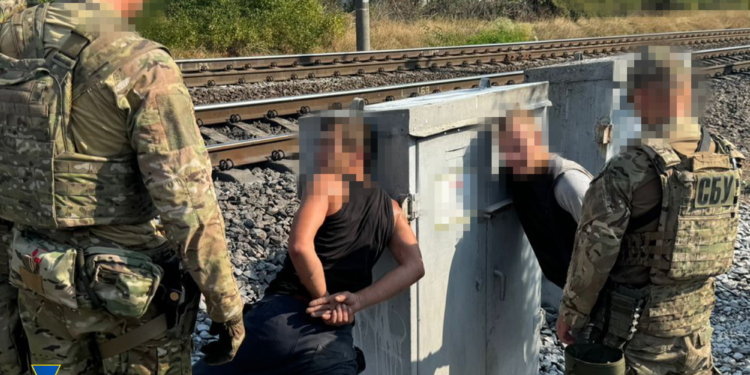 СБУ затримала агентурну групу фсб, яка корегувала російські удари по Кропивницькому та «полювала» на будівлі ТЦК та нафтобази