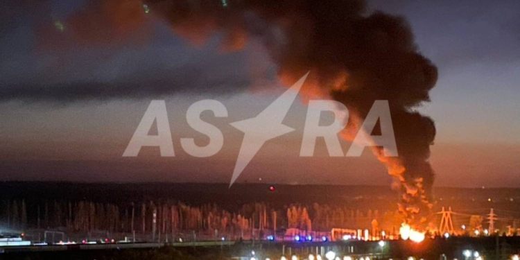 У Підмосков’ї не можуть загасити величезну пожежу – горить залізничне депо Крюково (ФОТО, ВІДЕО)