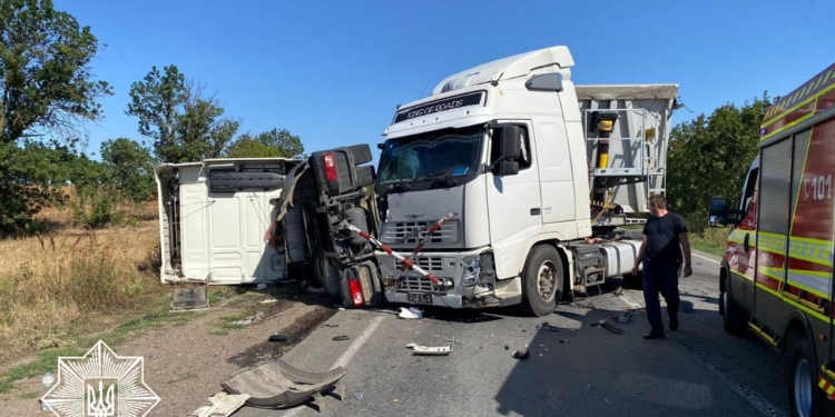 Увага! На трасі Миколаїв-Одеса – ДТП з двома фурами, рух можливий тільки для легковиків