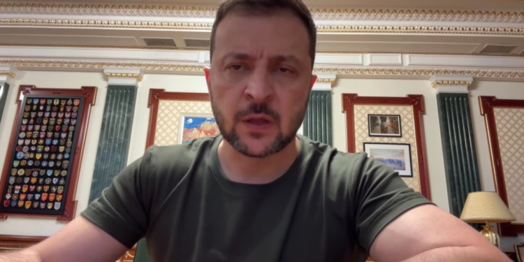 «Рішучість українців більш ніж достатня. Рішучість партнерів має стати значно далекобійнішою» – звернення Зеленського (ВІДЕО)