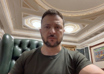 “Робимо все, щоб війна відчувалася там, звідки її принесли в Україну”, – Зеленський після доповіді Сирського (ВІДЕО)