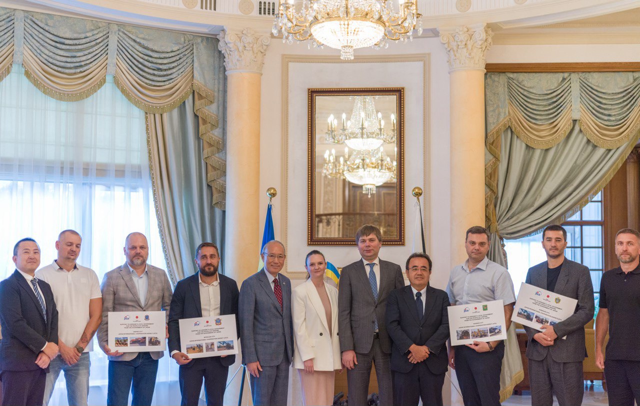 Уряд Японії передав майже 100 одиниць важкої техніки та обладнання чотирьом містам України, зокрема і Миколаєву