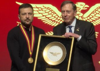 “Перемога без компромісів коштом свободи”, – Зеленський отримав нагороду від Американської академії (ВІДЕО)