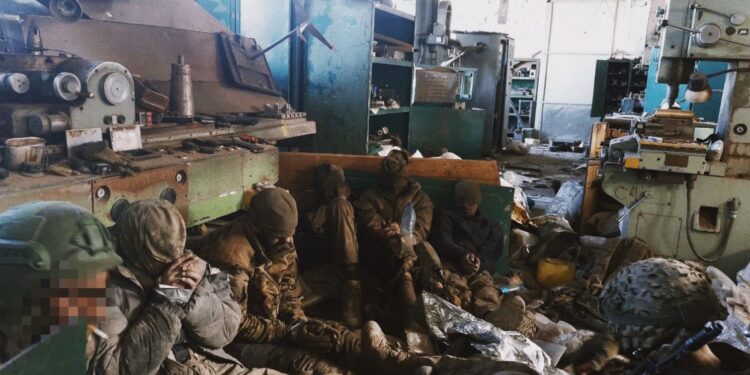 В ГУР розповіли, як звільняли Вовчанський агрегатний та показали полонених (ФОТО)