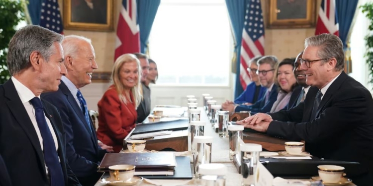 Наступні кілька тижнів і місяців можуть бути вирішальними, – прем’єр Британії  Стармер після зустрічі з Байденом