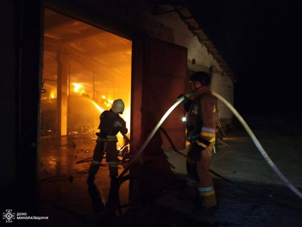 На Миколаївщині гасили склади, що горіли через падіння уламків, але не тільки (ФОТО) 2