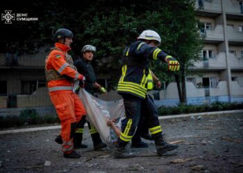У Сумах завершили пошуково-рятувальну операцію в геріатричному пансіонаті, який росіяни атакували бомбою (ФОТО)