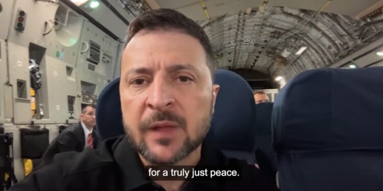 «Саме цієї осені вирішується, що буде далі в цій війні» – Зеленський звернувся до українців з літака (ВІДЕО)