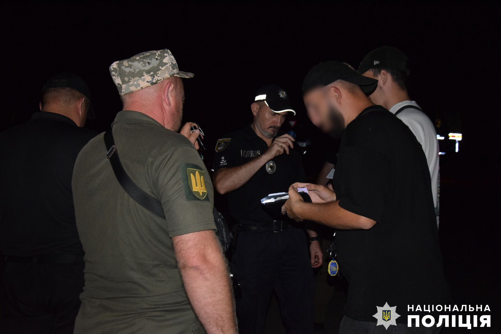 У Миколаєві правоохоронці провели нічне відпрацювання міста – 88 порушників комендантської години, зокрема один з наркотиками (ФОТО)