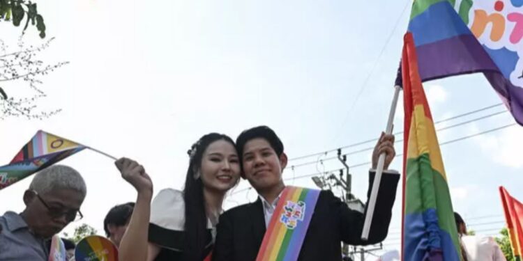 Зроблять із хлопчика дівчинку і одружать – Тайланд легалізував одностатеві шлюби