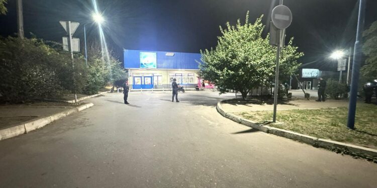 У Первомайську на Миколаївщині п’яний молодик погрожував кинути гранату біля супермаркету (ФОТО)