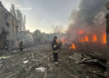 Наслідки російської атаки на Запоріжжя: вже відомо про 4 травмованих, з них один врятований (ФОТО)