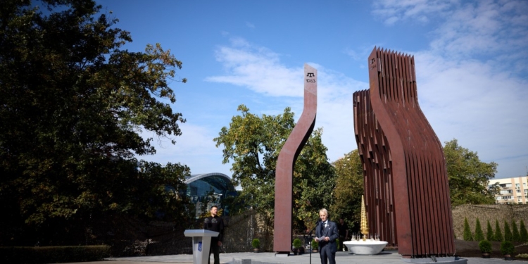 У Києві відкрили Меморіал пам’яті жертв геноциду кримськотатарського народу (ФОТО, ВІДЕО)