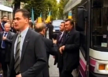 Веселі яйця. Сьогодні 20-річний ювілей яєчного замаху на Януковича (ФОТО, ВІДЕО)