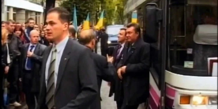 Веселі яйця. Сьогодні 20-річний ювілей яєчного замаху на Януковича (ФОТО, ВІДЕО)