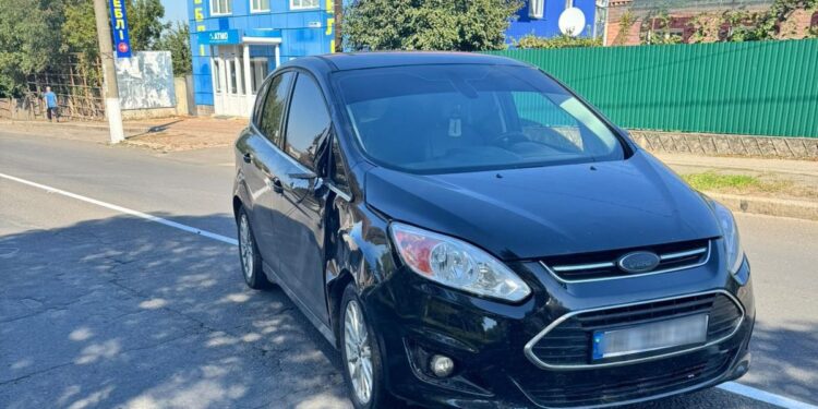 У Первомайську водій на Ford C-Max збив жінку. Хто що бачив? (ФОТО)