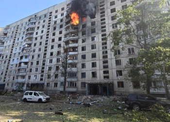 Окупанти скинули КАБи на багатоповерхівку в Харкові, багато поранених (ФОТО, ВІДЕО)
