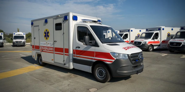 Україна отримала 23 нові автомобілі швидкої допомоги від ВООЗ