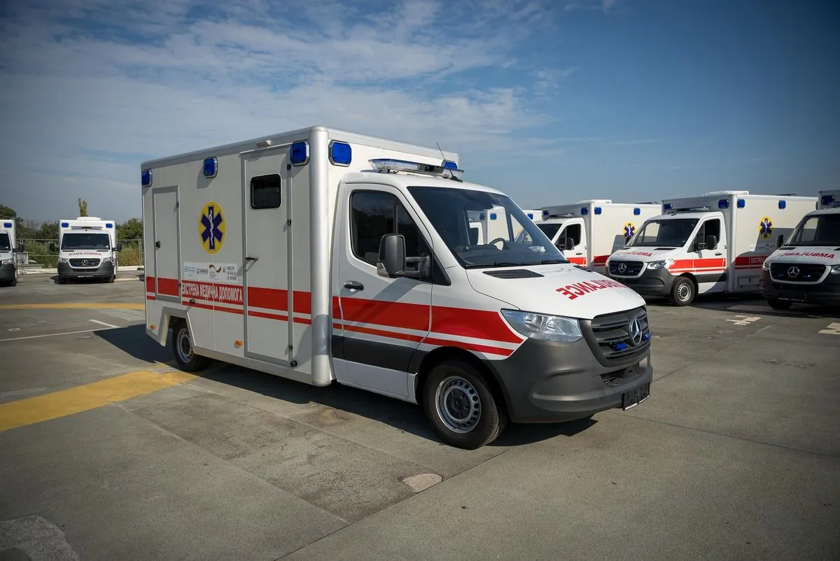 Україна отримала 23 нові автомобілі швидкої допомоги від ВООЗ