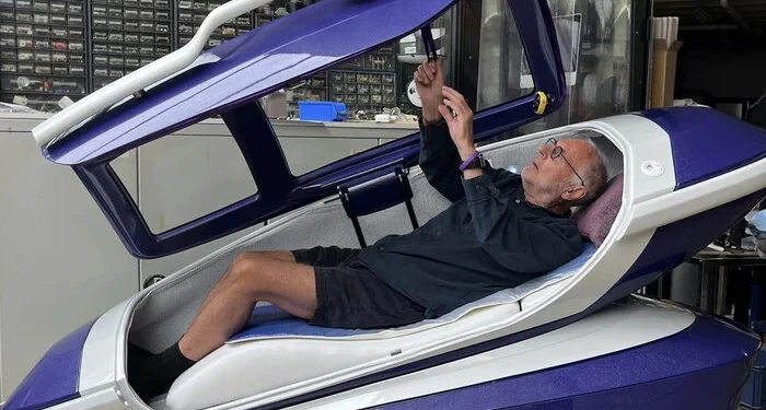 У Швейцарії затримала причетних до використання “капсули смерті” для самогубців. Що це таке (ФОТО)