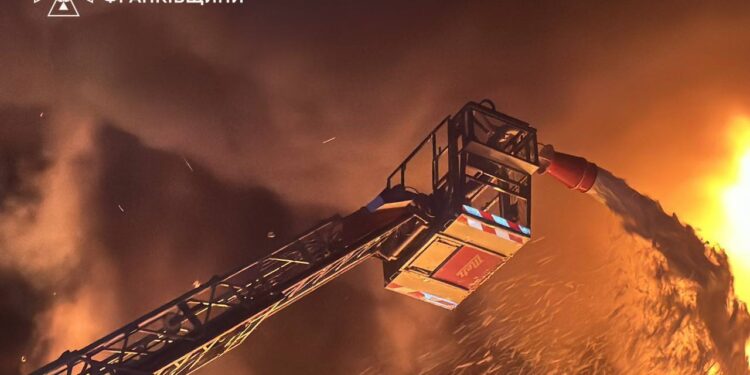 Нічна атака росіян на Україну – одна людина загинула, серед 12 постраждалих є діти (ФОТО)