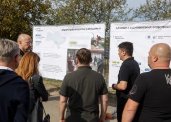 Що, й водички не поп’єте? Шмигаль визнав, що відсутність в Миколаєві питної води більше 2 років – проблема  (ФОТО)