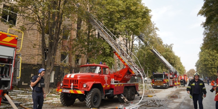 Кількість загиблих внаслідок вчорашнього ракетного удару по Полтаві збільшилась до 53 (ФОТО)