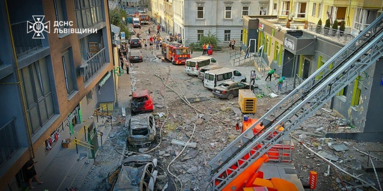 У Львові завершили розбір завалів після російської ракетної атаки – 7 загиблих, зокрема двоє дітей, 53 постраждалих (ФОТО)