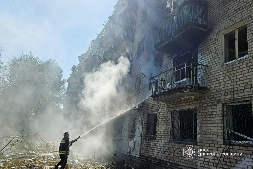 Наслідки російської атаки на Павлоград: вже відомо про 1 загиблого і 40 постраждалих (ФОТО) 6