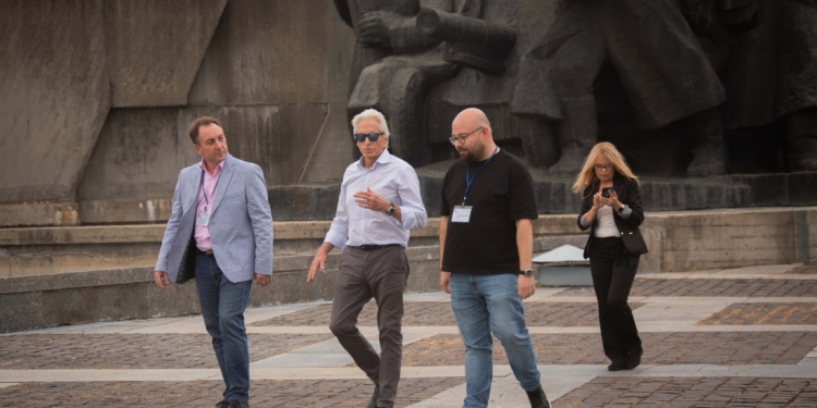 Майкл Дуглас відвідав ще кілька знакових місць у столиці. Що він робить у Києві (ФОТО, ВІДЕО)