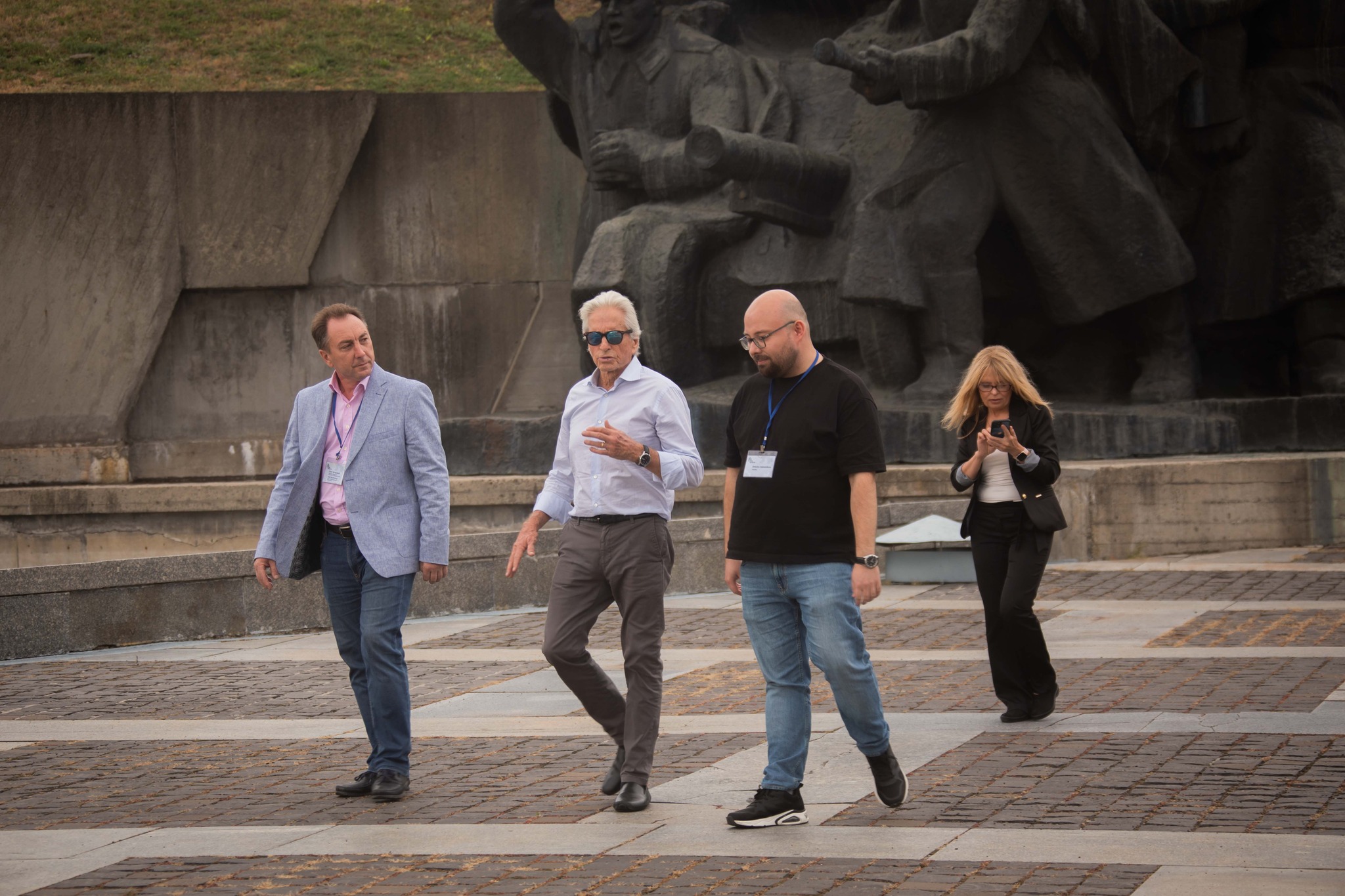 Майкл Дуглас відвідав ще кілька знакових місць у столиці. Що він робить у Києві (ФОТО, ВІДЕО)